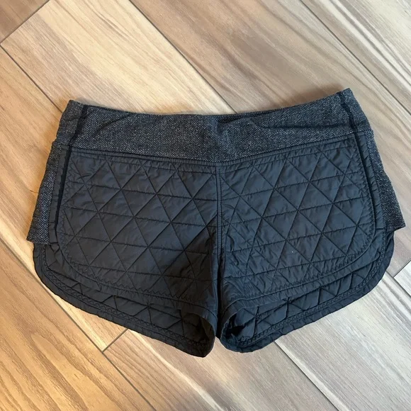 Women's Lululemon Black Quilted Shorts - Picture 1 of 3